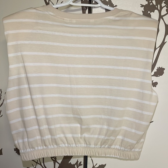 Calvin Klein Jeans Cropped Formal Top with Padded Shoulders NWT $18 PRICE DROP‼️ - Picture 4 of 12